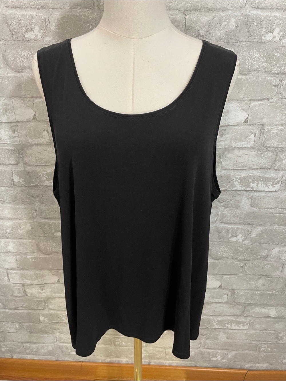 Eileen Fisher Black Silk Scoop Neck Sleeveless Tank